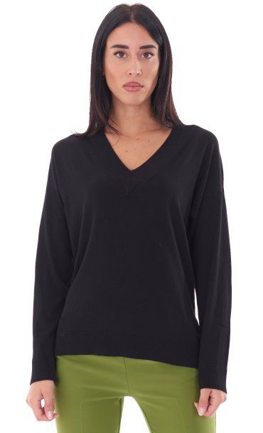 LUCKYLU V NECK SWEATER