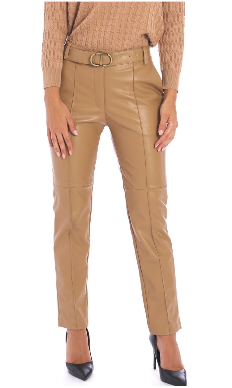 PANTALONE TWINSET IN ECOPELLE CON CINTURA E LOGO